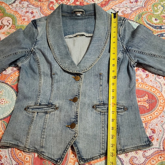 Isabella Bird Denim Blazer | Size 6 - Picture 9 of 10